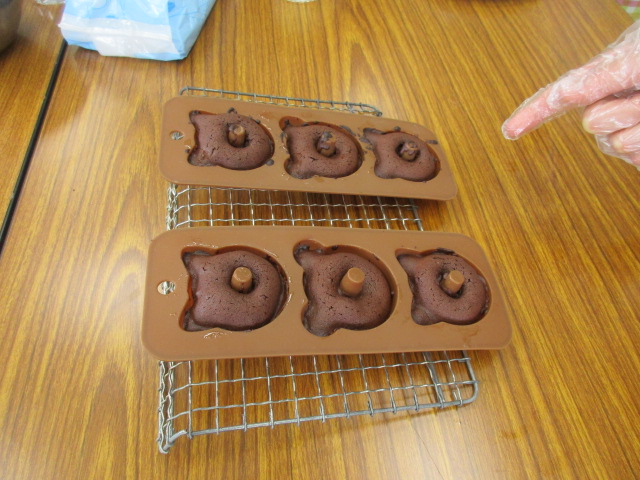 猫くまドーナツづくりの写真