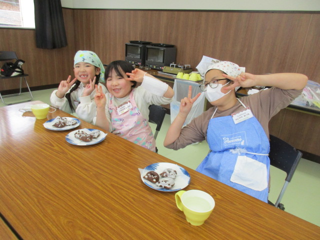 猫くまドーナツづくりの写真