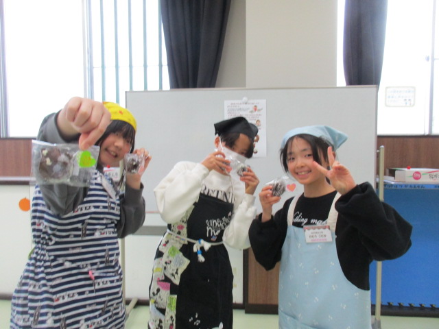 猫くまドーナツづくりの写真