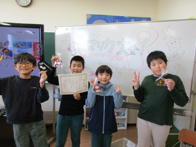 レースゲーム大会表彰式の写真