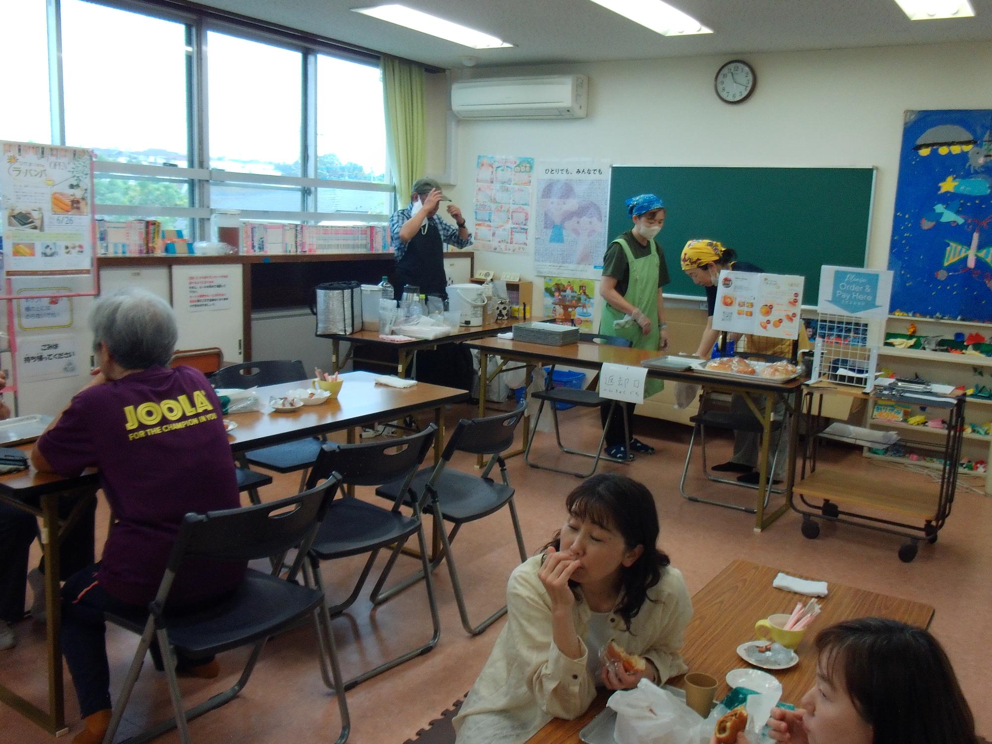 カフェ行事中の写真