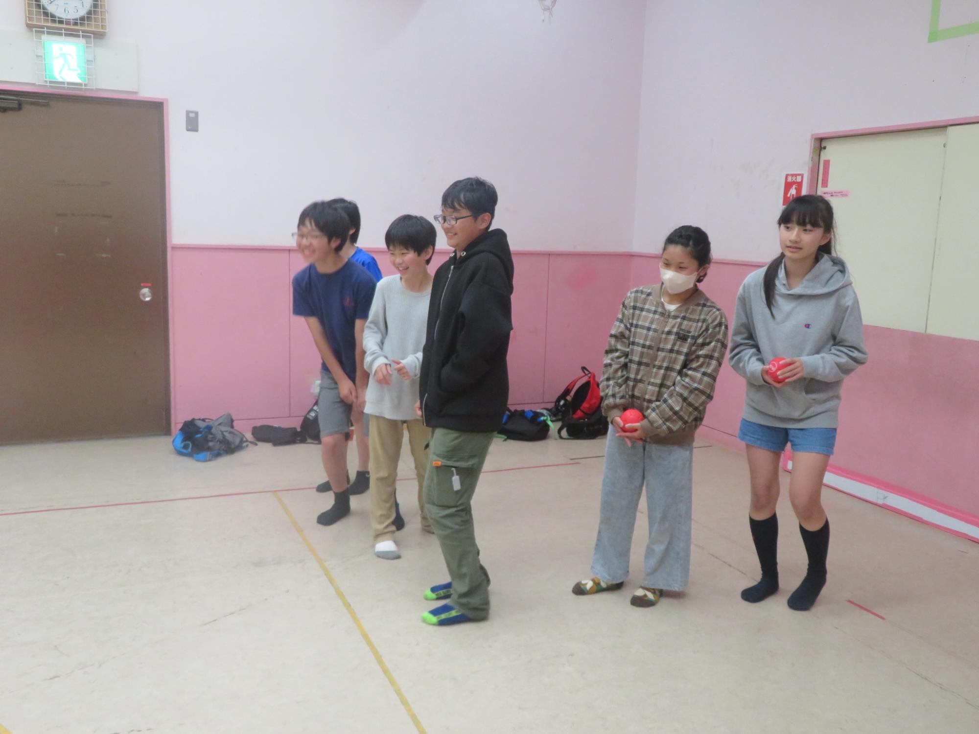 ボッチャを楽しむ子ども達の様子