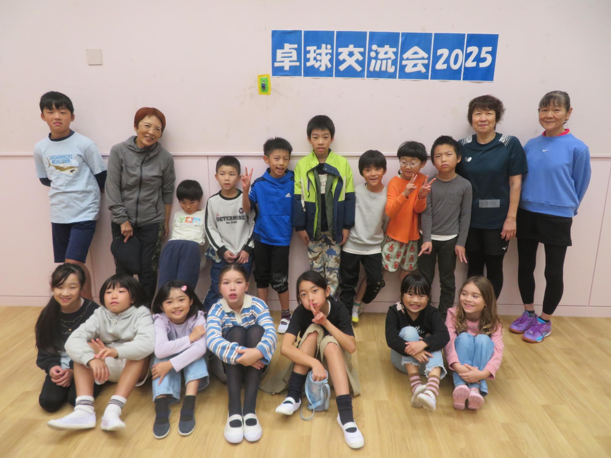 卓球交流会後の集合写真